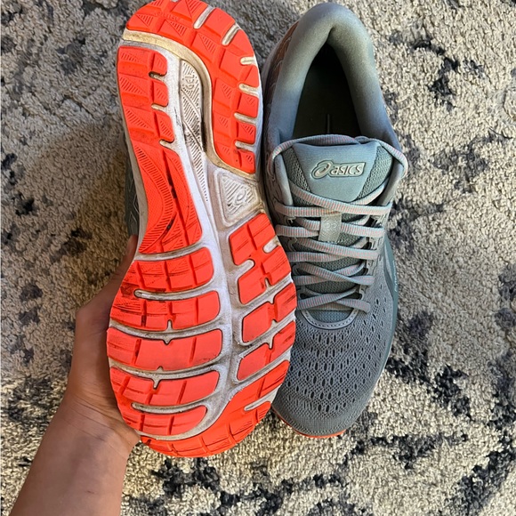 ASICS running shoe - Picture 4 of 4